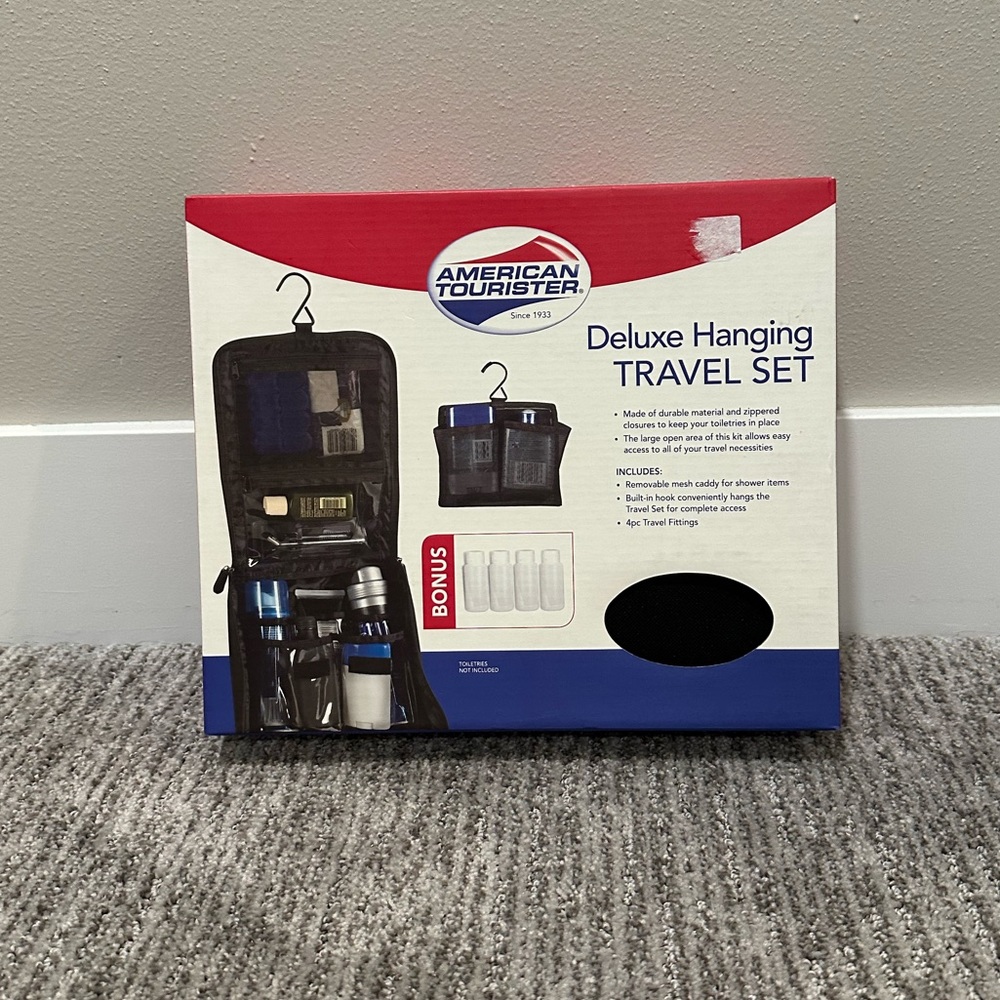 NWT! American Tourister Deluxe Travel Case- black color